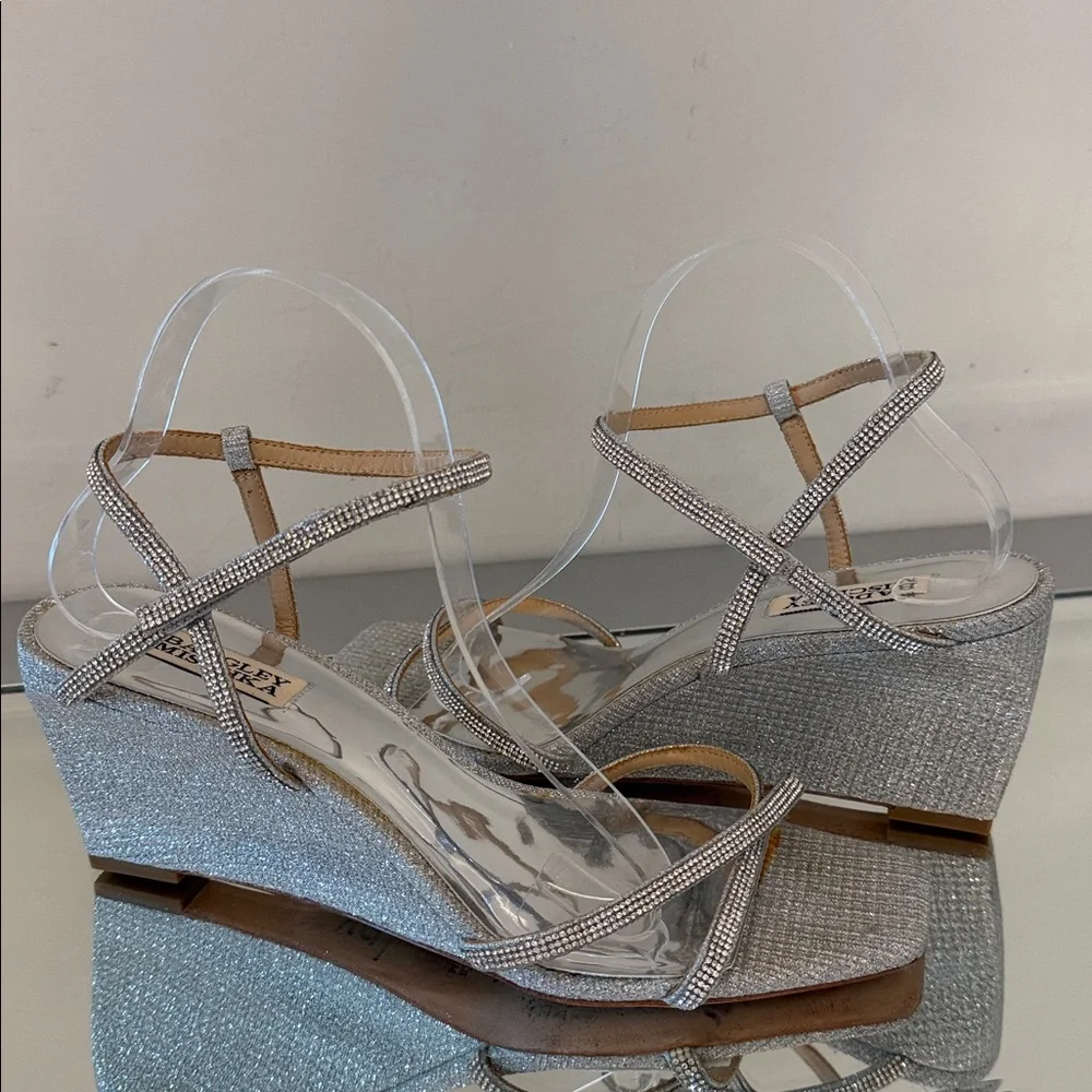 BADGLEY MISCHKA Unity Strappy Glitter Wedge Sandal Silver Women’s Size 11